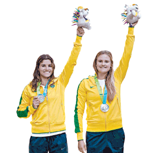 imagem das atletas brasileiras Martine e Kahena, que competem em dupla